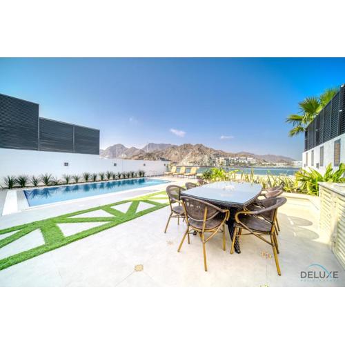 Special Offer with Chilled-Heated Pool & Ocean Views by Deluxe Holiday Homes