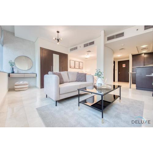 Special Rate Cozy Studio with Balcony Near Attractions by Deluxe Holiday Homes