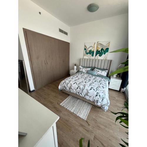 Specious cosy bedroom in Al Sufouh