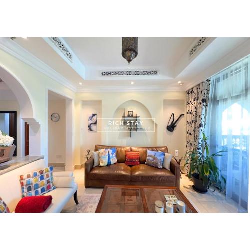 Spectacular 2BR in Souk Al Bahar, Downtown with Burj & Dubai Mall view by Rich Stay