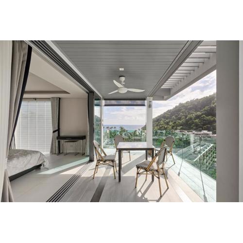 Spectacular two bed penthouse amazing sea views