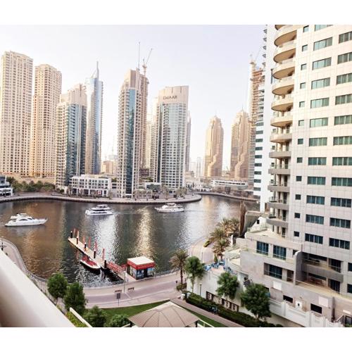 Spontaneous Sea View and High floor Studio Apartment breakfast included 2 people Dubai Marina