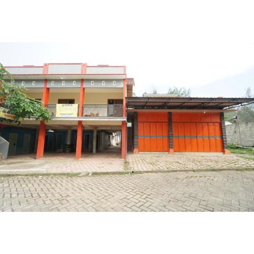 SPOT ON 93620 Anisa Homestay Syariah