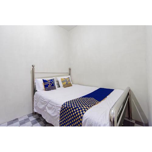 SPOT ON 93967 Hasna Guest House Syariah