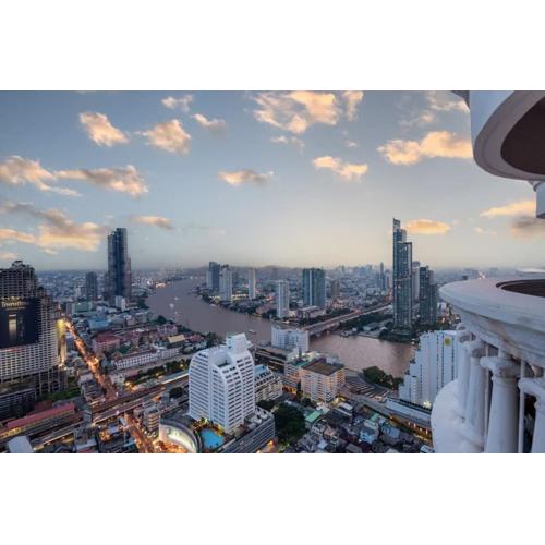 state tower condo Riverview High Floor Hangover