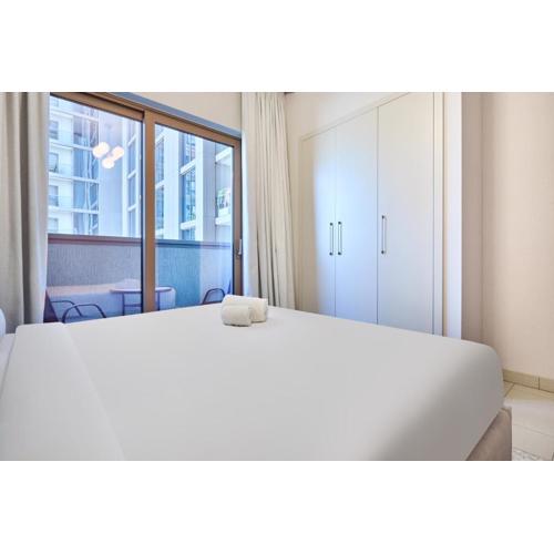 STAY BY LATINEM Luxury 1BR Holiday Home CVR A901 near Downtown