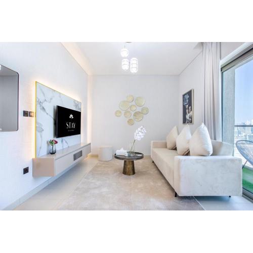 STAY BY LATINEM Luxury 1BR Holiday Home CVR B2704 near Burj Khalifa