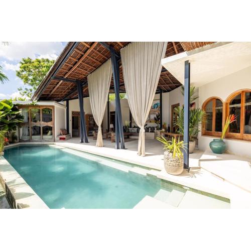 Stay in an Architect's villa! Pererenan Beach