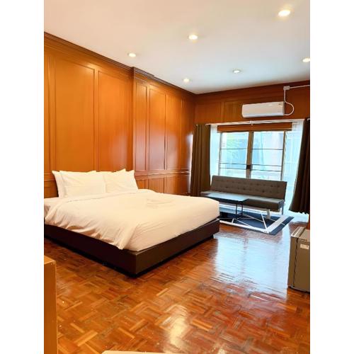 Stay On Sukhumvit Soi 11 BTS Nana