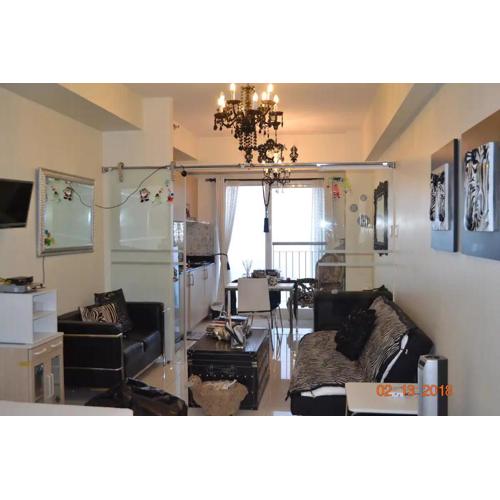 Staycation at Tagaytay 1733 Wind Residences with Taal Lake view WIFI and free parking