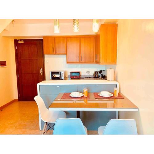 Staycation Between St Lukes & Shangrila The Fort