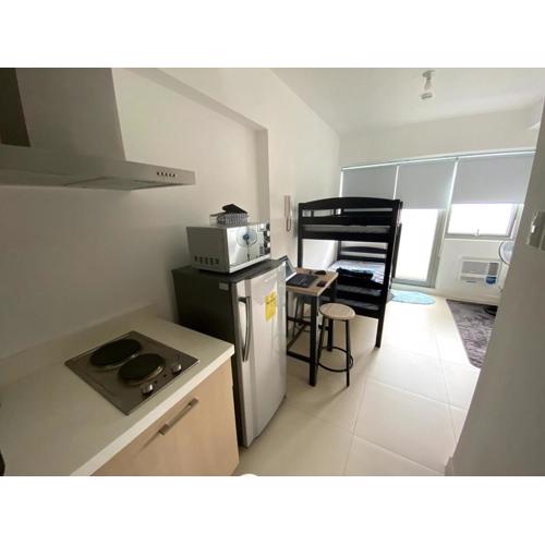 Staycation Condo - WiFi - Gym and Pool - 3 beds