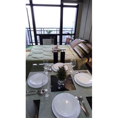 Staycation in Makati, Gramercy 56th flr, facing the city and Rockwell
