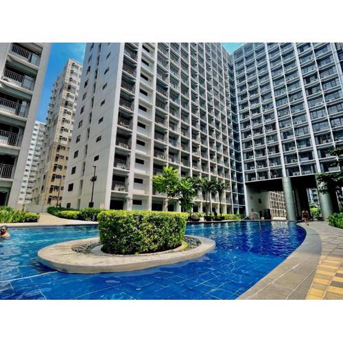 Staycation near Mall of Asia, Condotel with King Bed