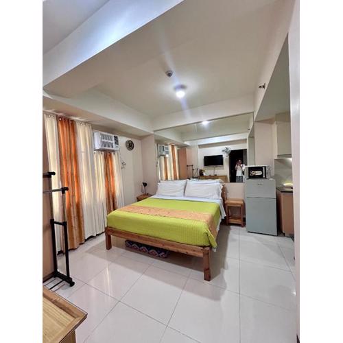 staycation near manila airport across NAIA terminal 3,13 min drive to terminal 2 and 1, Vexy Condotel located at 101 newport manila