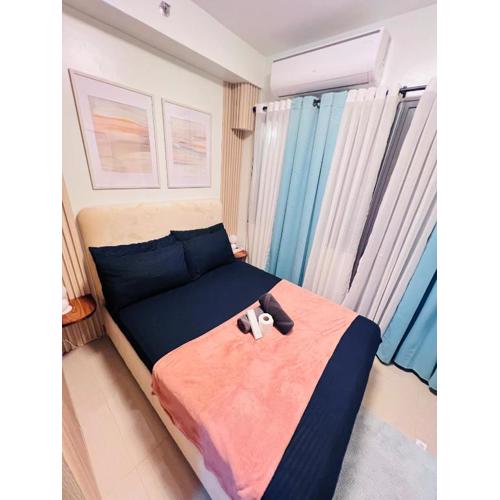 Staycation near SM MOA by Shara Dungo