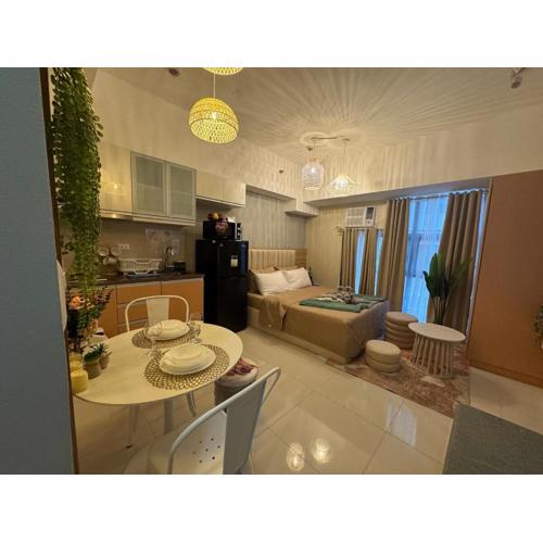 Staycation near Venice Mall mckinley taguig