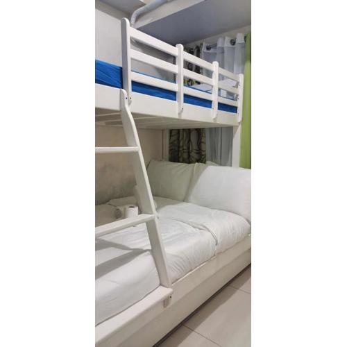 Staycation Taft Ave DLSU Green Res by darpm