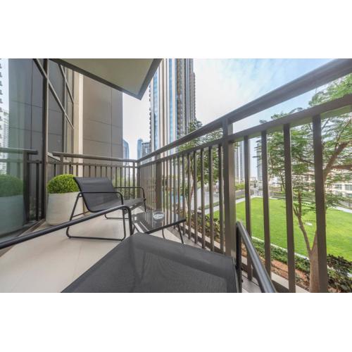 StayShort - 1 Bedroom in Creek Harbour Sleeps 4 with Balcony