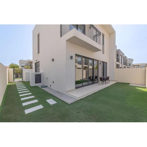 StayShort - Arabian Ranches Villa sleeps 6 in a Great Location