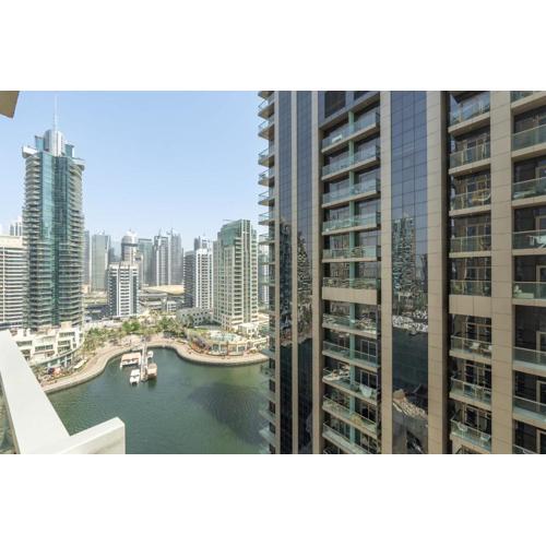 StayShort - Chic Apartment in Marina Sleeps 4 with Canal Views