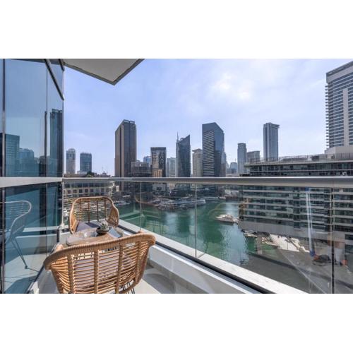 StayShort - Chic Marina-View Studio in Bay Central Marina