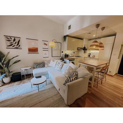 StayShort - Cozy 1-Bedroom Apartment in Summer Residences, JVC