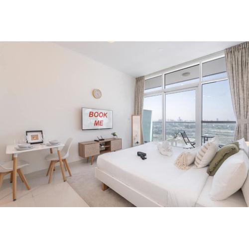 StayShort - Mesmerizing Studio in Damac Hills with City Views
