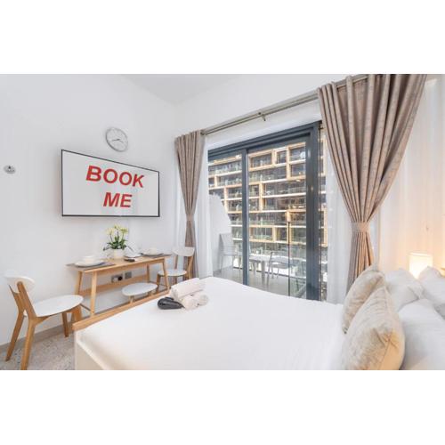 StayShort - Peaceful Studio in Azizi RIviera 38 with Pool View