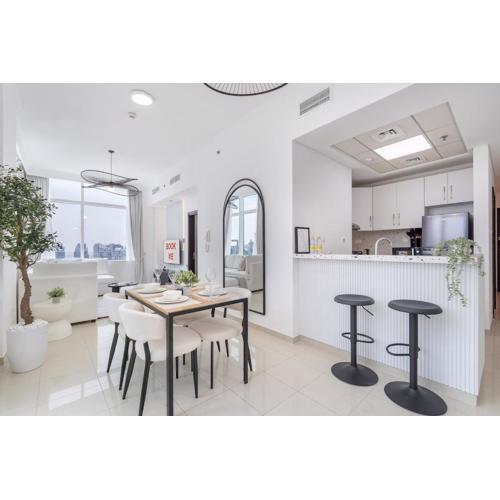 StayShort - Sophisticated 1-Bedroom With Skyscrapers View at Botanica Tower