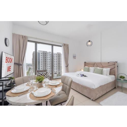 StayShort - Townsquare Studio apartment with Pool & Arcade