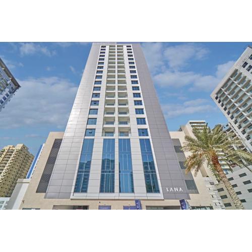 Stella Stays Lana Tower