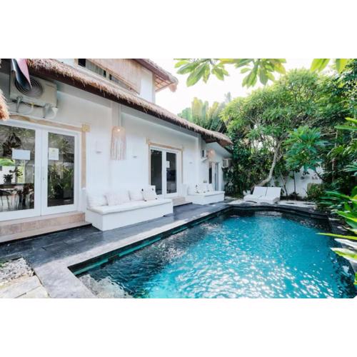Steps to Canggu Beach Six Bedrooms, Five Baths