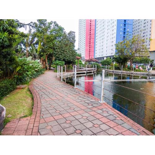 Strategic and Comfy 2BR at Green Pramuka City Apartment By Travelio