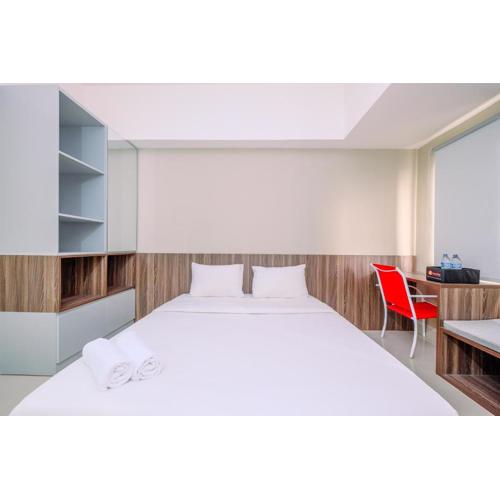 Strategic and Nice Studio at Gateway Park LRT City Jatibening Apartment By Travelio