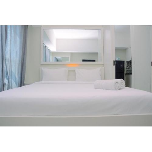 Studio Apartment at The Springlake View Summarecon with Mall View By Travelio