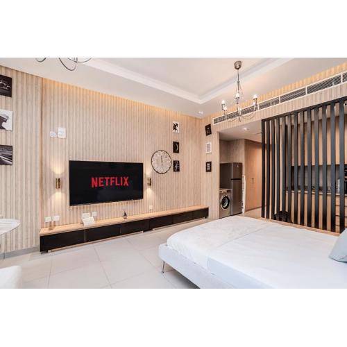 Studio Apartment With Balcony - Infinity View