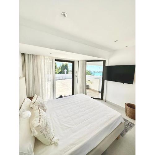 Studio H GrandBay Sea-View