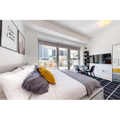 Studio in Best Part of Downtown with Amazing Pool