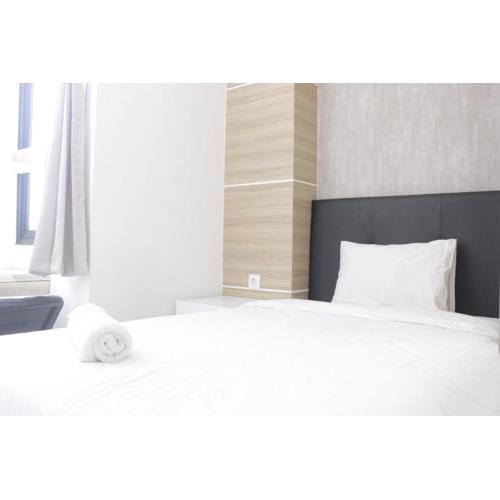 Studio No Kitchen Apartment The Lodge Paskal near BINUS University By Travelio