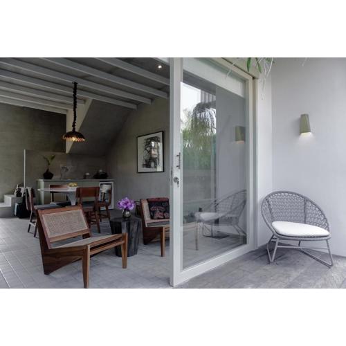 Studio O - 2 Floor Studio, Central Seminyak Walk to Beach