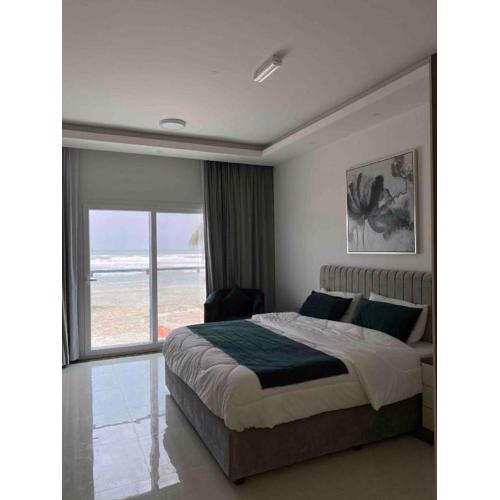 Studio overlooking the beach of Taqa