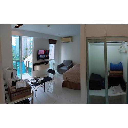 Studio-pool view - C1 CCR