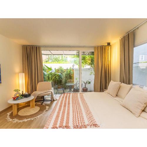 Studio room with private garden in Center Sathorn