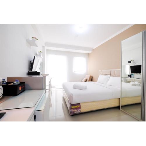 Studio Signature Park Grande Apartment Near MT Haryono By Travelio