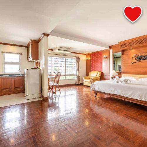 Studio Suite by Royal Ivory Nana