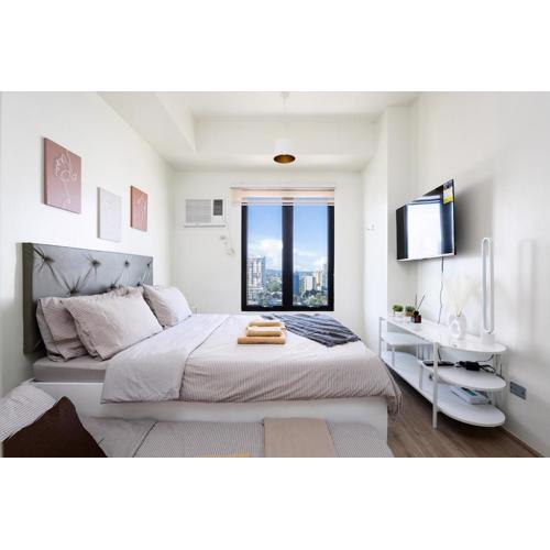 Studio Unit at The Median, Near IT Park with Pool and Fast Wifi