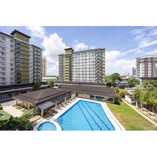 Studio Unit Near SM City and Ayala with Pool, Gym, Balcony and Fast Wifi