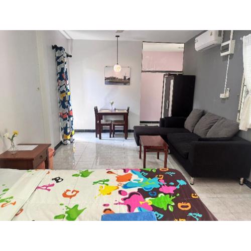 Studio with aircon n kitchen