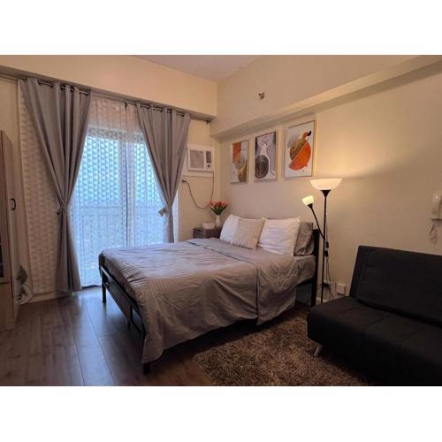 Studio with Balcony, Fast Wifi, Pool & Gym Access, near IT Park